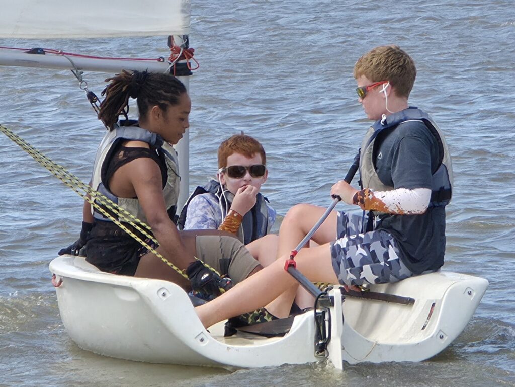 Youth dinghy sailing camps - Dinghy sailing lessons at Theewater Sports Club