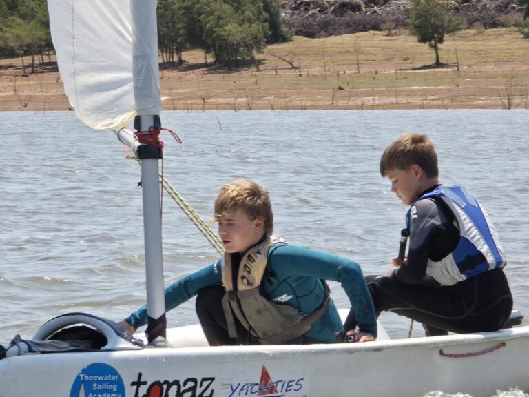 Youth dinghy sailing camps at Theewater Sports Club – Sailing lessons
