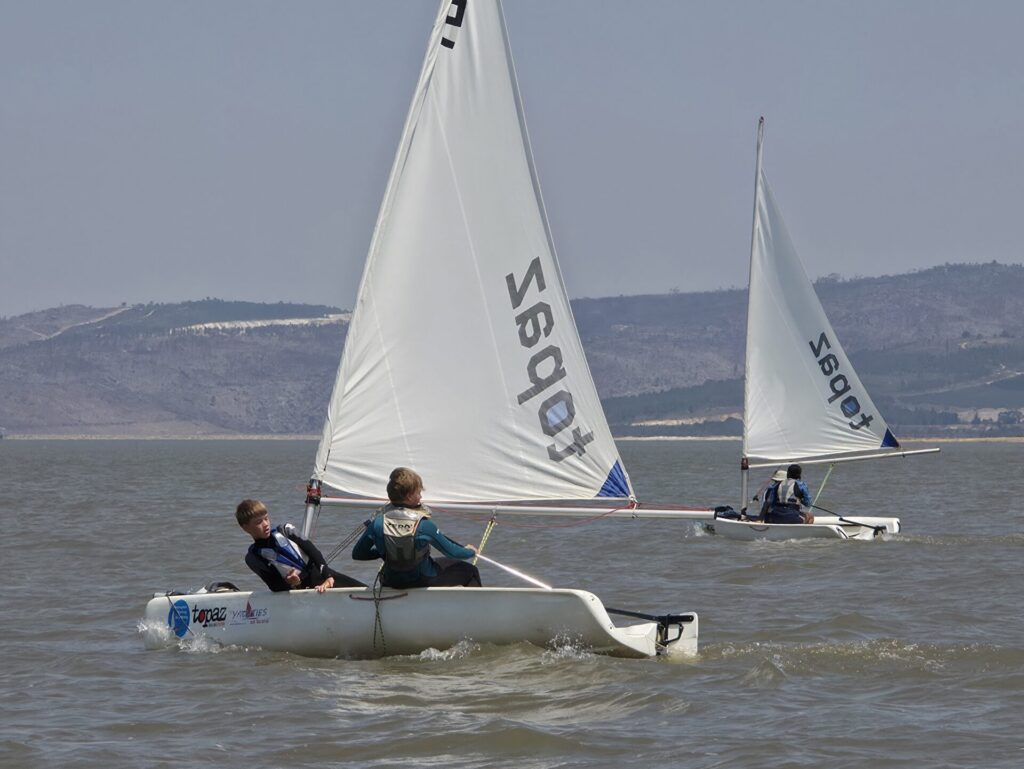 Youth dinghy sailing camps in the Western Cape - The race is on
