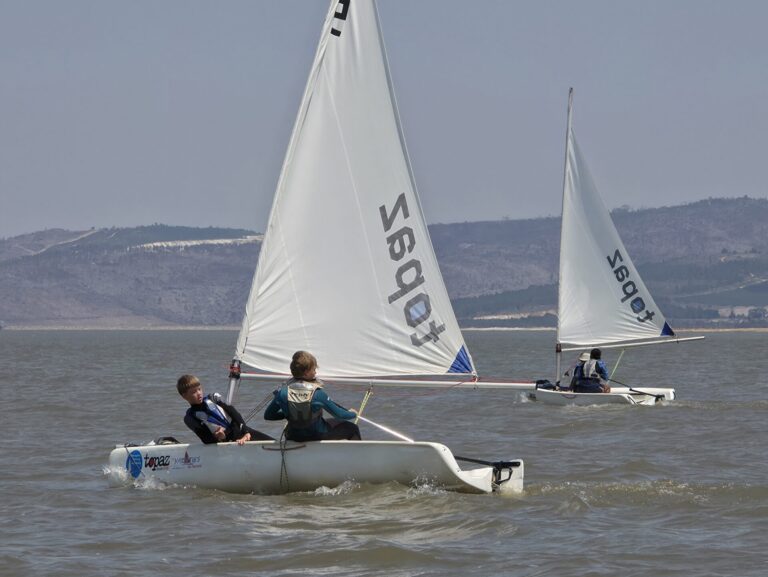 Youth dinghy sailing camps in the Western Cape - The race is on